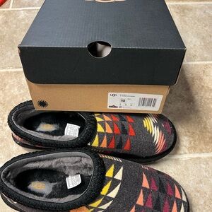 UGG Men's Black and Multicolor Slippers